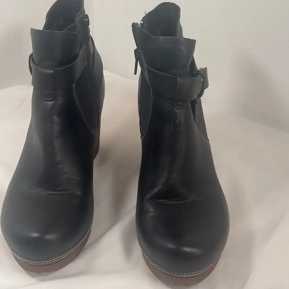 BlackFaux Leather Korks Trisha Platform Booties Adj Buckle Strap Womens 11M